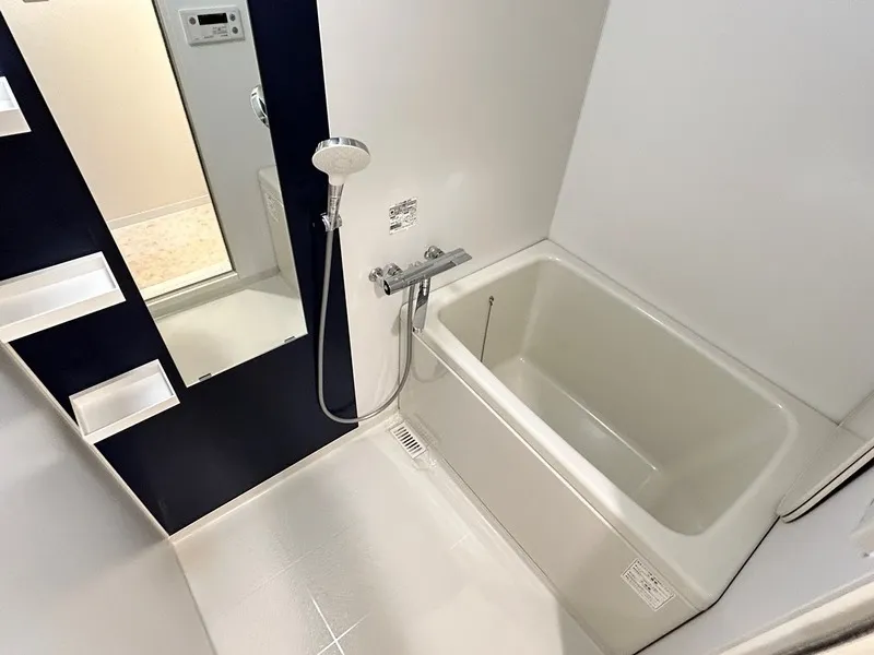 Misuz Court Monzen-Nakacho - Interior - ["Plumbing fixture", "Flooring", "Floor"]