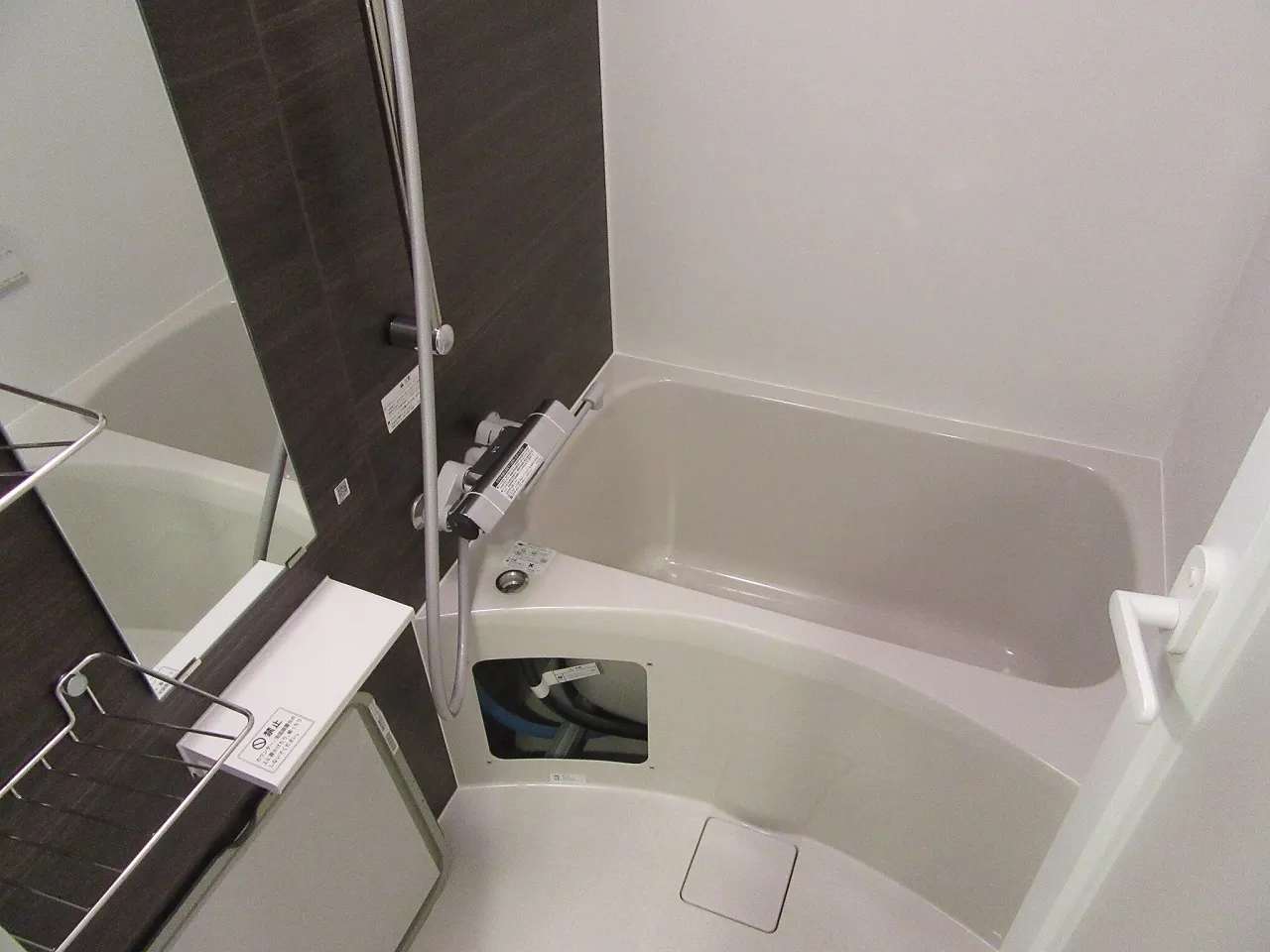 Primal Minamisuna - Interior - ["Bathtub", "Plumbing fixture", "Bathroom"]