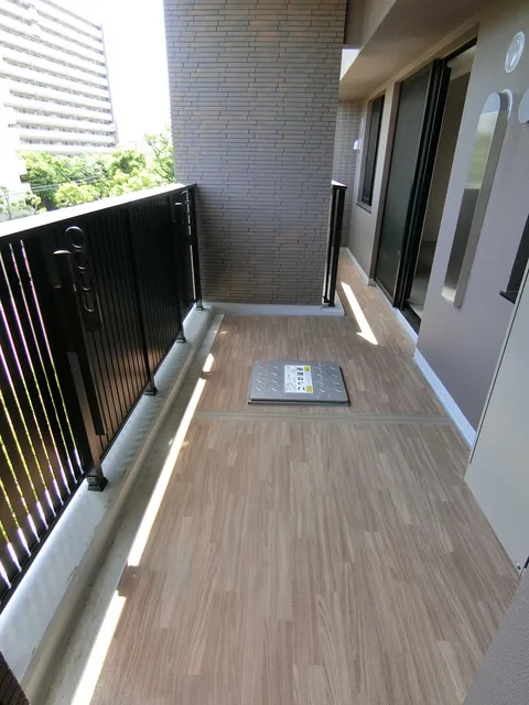 The Parkhouse Toyocho Midori Guest House - Interior - ["Building", "Wood", "Plant"]
