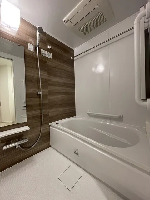 Park Tower Kachidoki South Building - Interior - ["Flooring", "Plumbing fixture", "Interior design"]