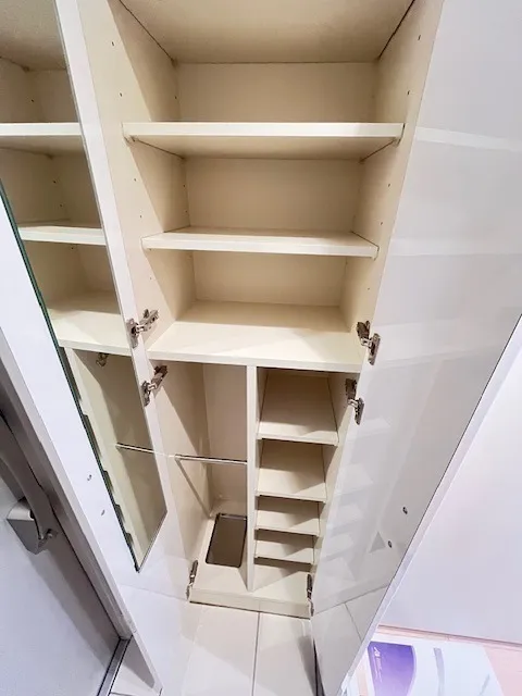 RESIDIA Kamiochiai - Interior - ["Wood", "Flooring", "Shelving"]