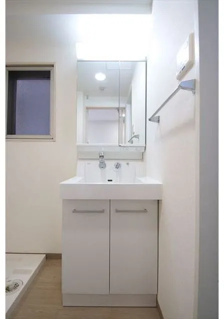 La Corta Ueno - Interior - ["Bathroom Sink", "Plumbing fixture", "Bathroom"]