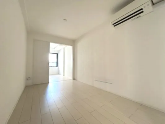 El Faro Komazawa Daigaku - Interior - ["Floor", "Flooring", "Ceiling"]