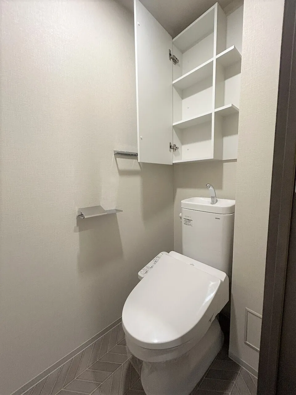 Blanchiesta Kiba - Interior - ["Plumbing fixture", "Flooring", "Floor"]