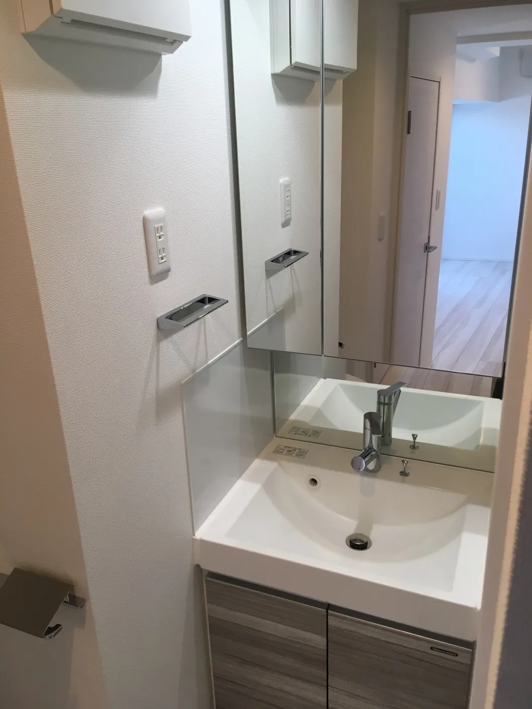 Urban Park Nishisugamo EAST - Interior - ["Bathroom Sink", "Plumbing fixture", "Flooring"]