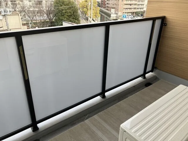 El Sereno Yokohama - Interior - ["Composite material", "Fence", "Balcony"]