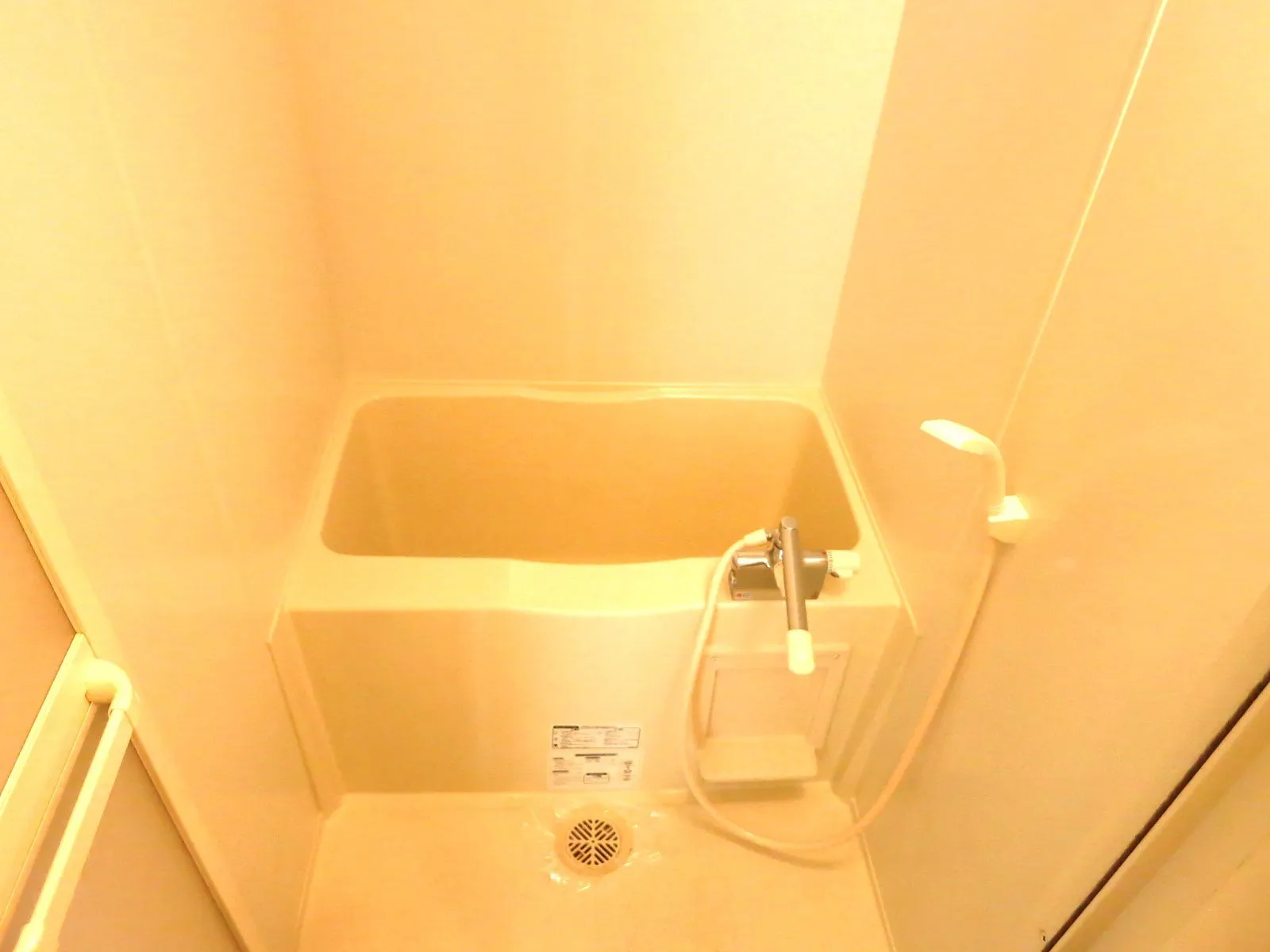 LaQus Residence Higashi-Shinjuku - Interior - ["Flooring", "Floor", "Plumbing fixture"]