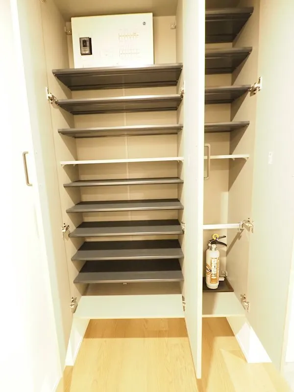 Residia Tower Kamiikebukuro (Tower Building) - Interior - ["Wood", "Flooring", "Hardwood"]