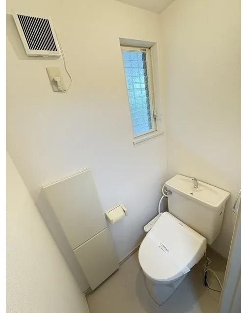Ferries Tamagawadai - Interior - ["Plumbing fixture", "Plumbing", "Toilet seat"]