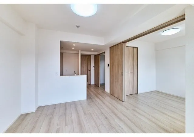 Due Oku - Interior - ["Flooring", "Wood", "Floor"]