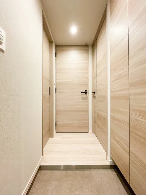 Preasvelta Minowa - Interior - ["Flooring", "Floor", "Wood flooring"]
