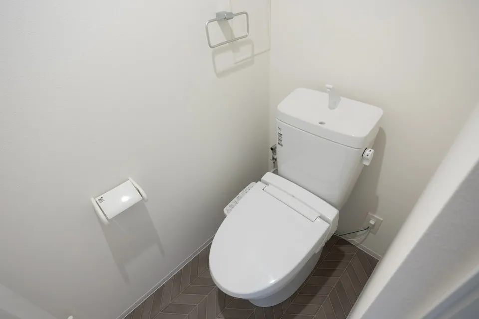 Hmlet Sangenjaya II - Interior - ["Toilet seat", "Toilet", "Plumbing fixture"]
