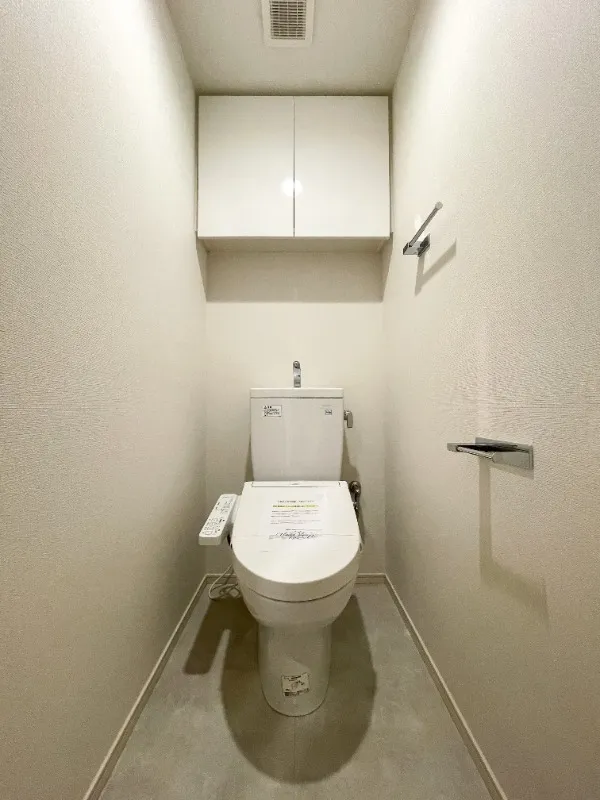Castalia Azabujuban - Interior - ["Toilet seat", "Toilet", "Flooring"]