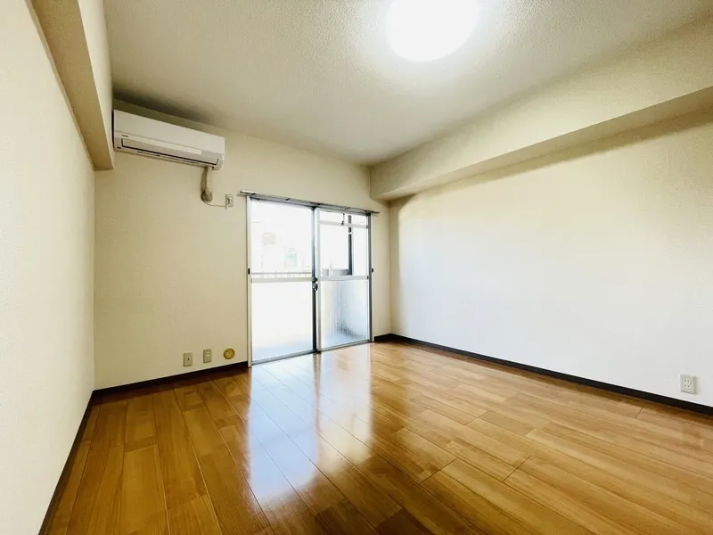 Token Higashi Gotanda Apartment - Interior - ["Flooring", "Floor", "Ceiling"]