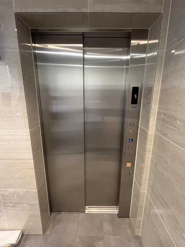 Isle Grande Shinagawa - Other - ["Elevator", "Glass", "Silver"]