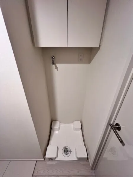 Brillia Ist Oimachi - Interior - ["Grey", "Silver", "Tile Flooring"]