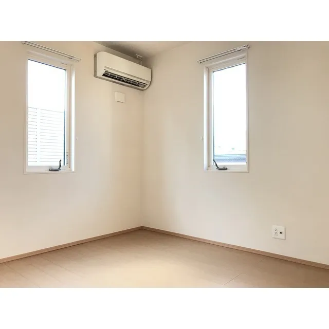 Arc Okusawa-B - Interior - ["Window", "Fixture", "Shade"]