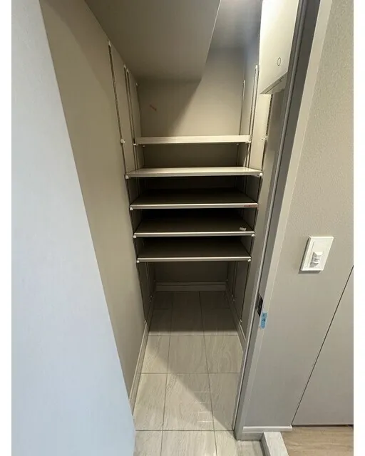 Baus Flats Kuramae - Interior - ["Flooring", "Floor", "Grey"]