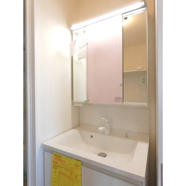 ONE ROOF FLAT TOGOSHI - Interior - ["Mirror", "Tap", "Plumbing fixture"]
