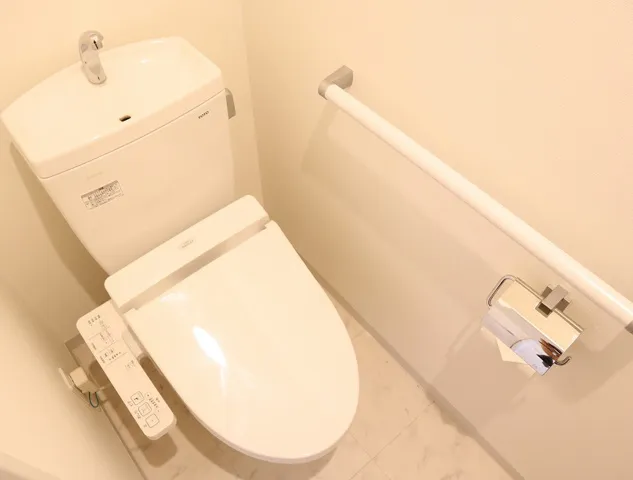 Dearlycious Kuramae Station Front - Interior - ["Toilet seat", "Plumbing fixture", "Toilet"]