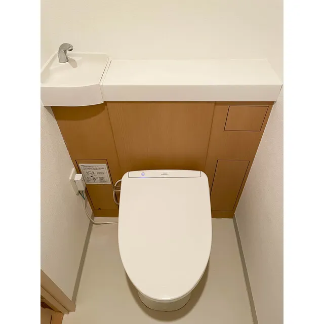 Orchid Residence Kagurazaka - Interior - ["Toilet", "Toilet roll holder", "Toilet seat"]