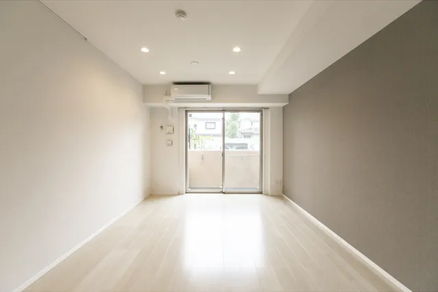 BLESS Kitashinjuku - Interior - ["Building", "Window", "Fixture"]