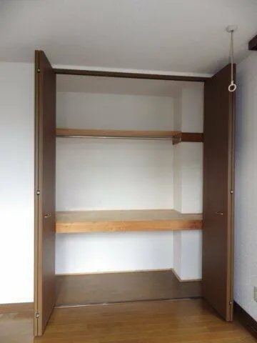 Pine Crest Fujimidai - Interior - ["Wall", "Shelving", "Wood"]