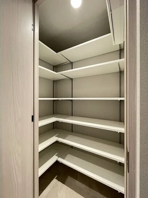 Season Flats Omorinishi - Interior - ["Wood", "Shelving", "Shelf"]