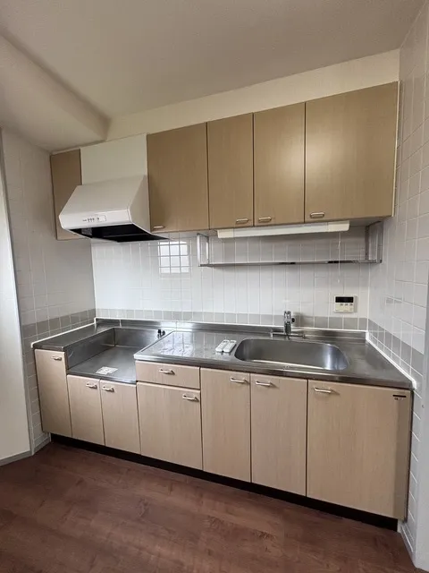 Crest Izumi - Interior - ["Kitchen Sink", "Kitchen Appliance", "Kitchen"]