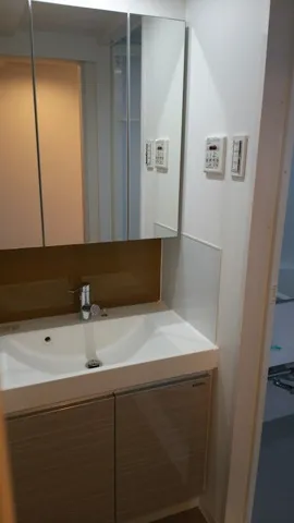 Asyl Court Ikegami - Interior - ["Brown", "Mirror", "Sink"]