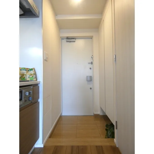 Grantail Yoyogi - Interior - ["Fixture", "Door", "Wood"]