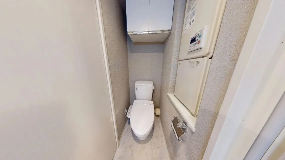 Hmlet Nishi-Shinjuku - Interior - ["Toilet seat", "Flooring", "Floor"]