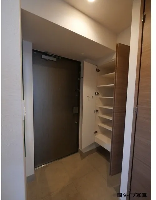 Deems Komagome - Interior - ["Floor", "Flooring", "Apartment"]