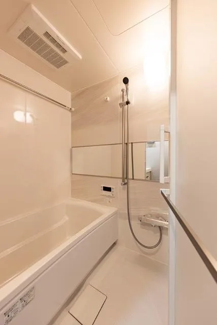 La Perla Takanawa - Interior - ["Plumbing fixture", "Shower head", "Bathtub"]