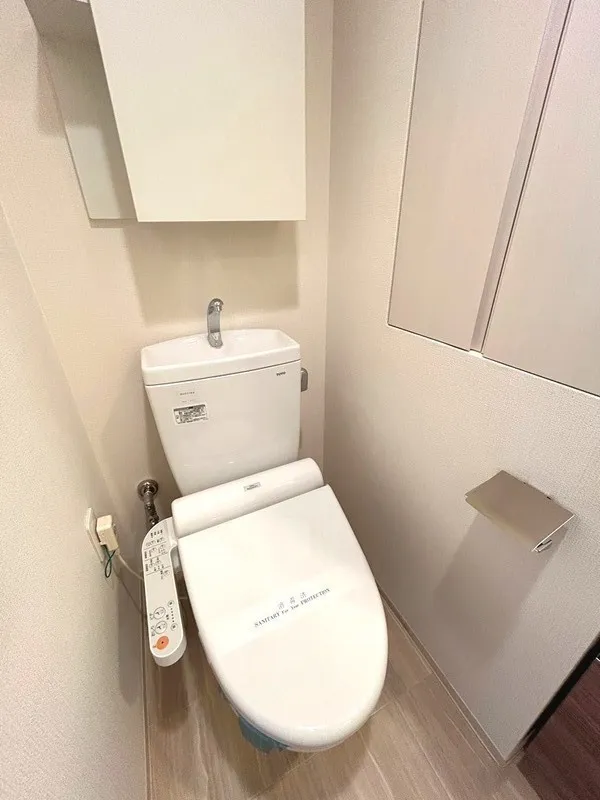 BLESS Kamiikebukuro - Interior - ["Toilet seat", "Flooring", "Plumbing fixture"]