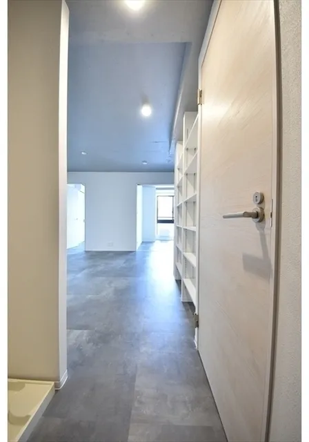 Across Avenue Minami-Nagasaki - Interior - ["Flooring", "Floor", "Ceiling"]