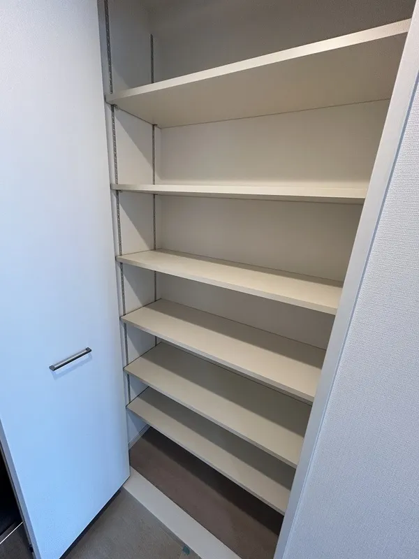 Gran Casa Sumiyoshi II - Interior - ["Shelf", "Shelving", "Closet"]