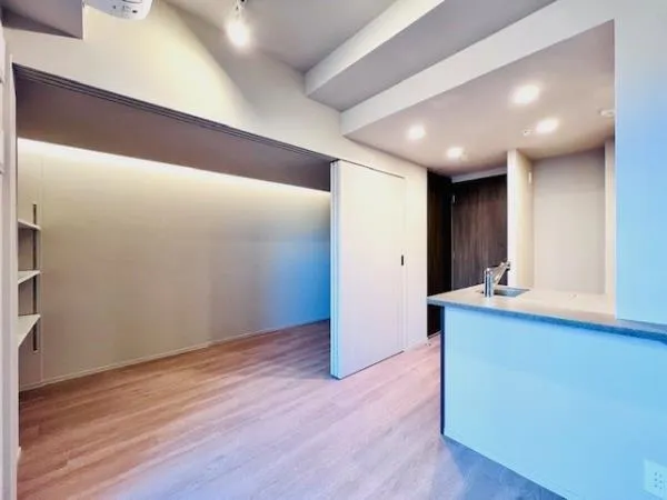 Brillia Ist Oimachi - Interior - ["Flooring", "Wood", "Ceiling"]