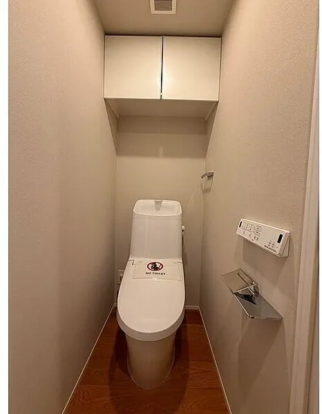 Atrio Flats Jiyugaoka East - Interior - ["Toilet seat", "Toilet", "Flooring"]