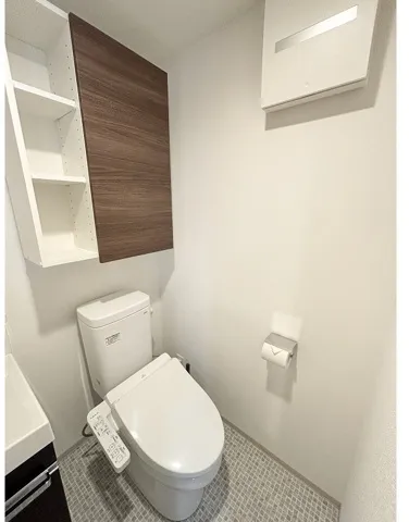 Genovia Ohanajaya II Sky Garden - Interior - ["Plumbing fixture", "Flooring", "Toilet seat"]