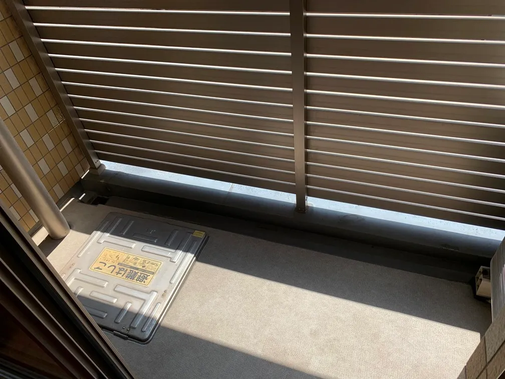 La Douceur Sugamo - Interior - ["Grille", "Wood", "Rectangle"]