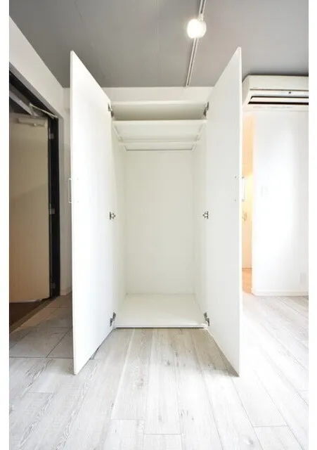 Elflora Sangenjaya - Interior - ["Building", "Fixture", "Interior design"]