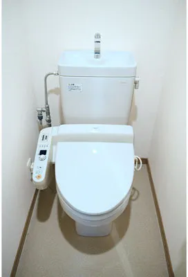 Welt Waterfront - Interior - ["Toilet seat", "Plumbing fixture", "Toilet"]
