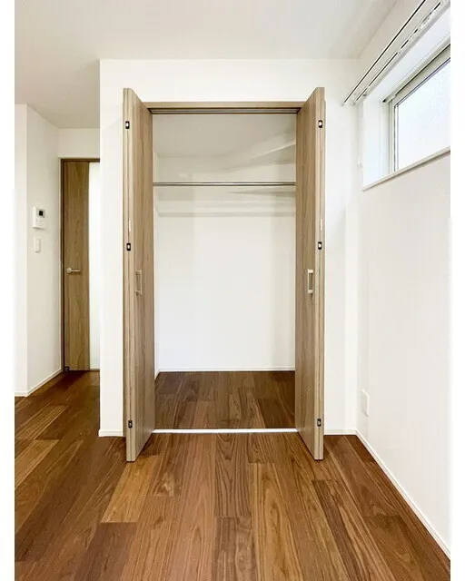 Covent Garden - Interior - ["Flooring", "Floor", "Wood flooring"]