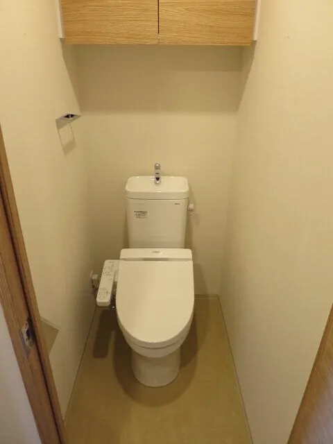 Emily Shakujii Park - Interior - ["Toilet seat", "Flooring", "Toilet"]