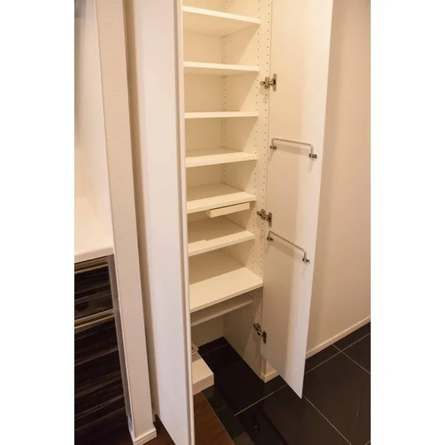 Comforia Kinshicho DEUX - Interior - ["Shelf", "Property", "Furniture"]