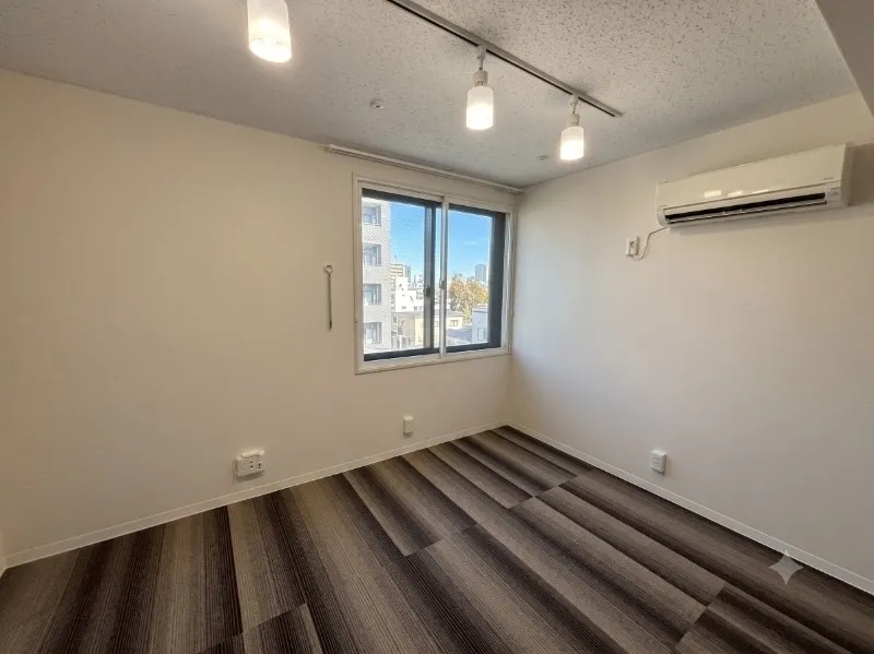 Lasiklas Saginomiya - Interior - ["Flooring", "Floor", "Interior design"]