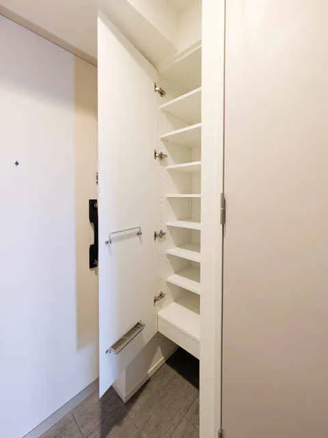 RJR Precia Kamata - Interior - ["Flooring", "Wood", "Floor"]