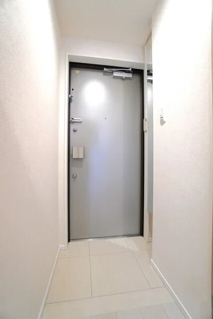CREATIF Bunkyo Sendagi - Interior - ["Wall", "Flooring", "Door"]