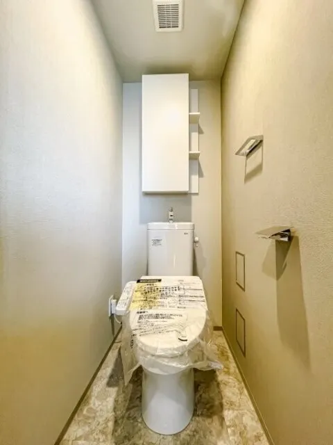 Royal Parks Ariake - Interior - ["Toilet seat", "Flooring", "Toilet"]